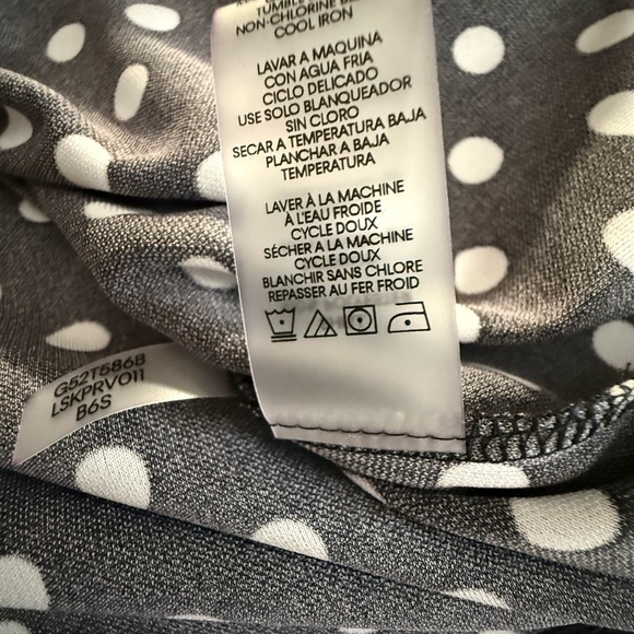 NWT Karl Lagerfeld women’s Black and White Polka Dot Blouse sleeveless size xl - Picture 8 of 10